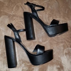BRAND NEW STEVE MADDEN CHUNKY HEELS